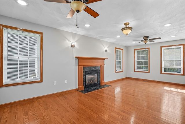 37 Mohave Rd, Worcester, MA 01606