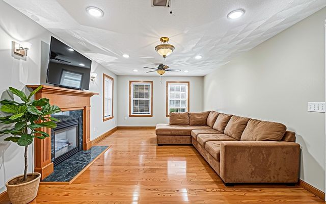 37 Mohave Rd, Worcester, MA 01606