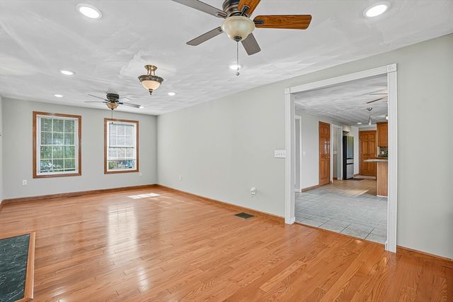 37 Mohave Rd, Worcester, MA 01606