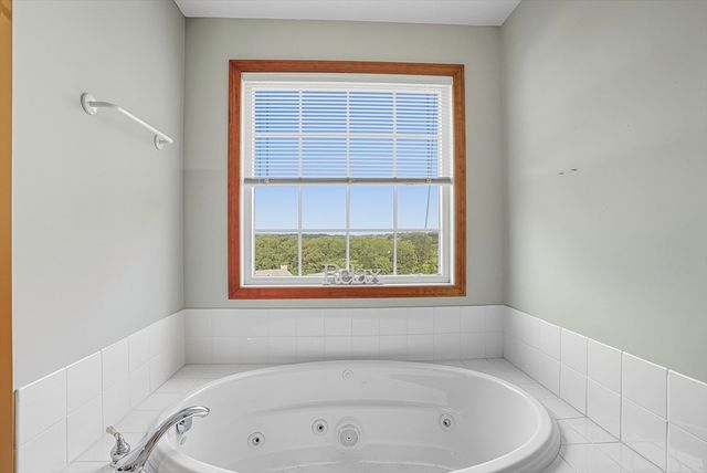 37 Mohave Rd, Worcester, MA 01606