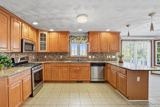 37 Mohave Rd, Worcester, MA 01606