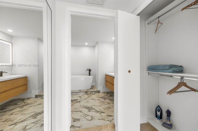 485 Brickell Ave 1804, Miami, FL 33131