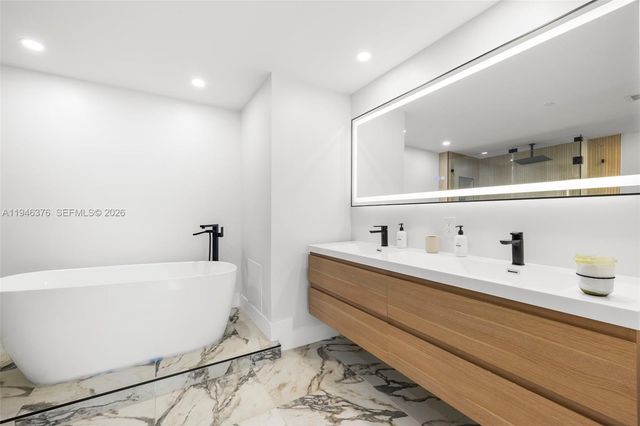 485 Brickell Ave 1804, Miami, FL 33131