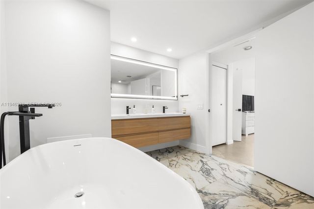 485 Brickell Ave 1804, Miami, FL 33131