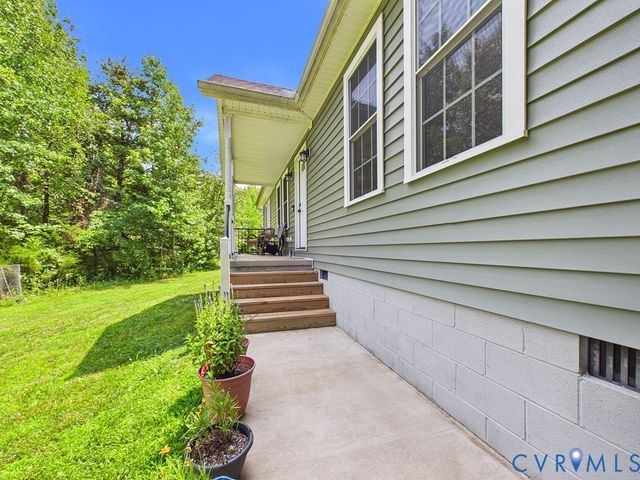 25 Dogwood Ln, Cumberland, VA 23040