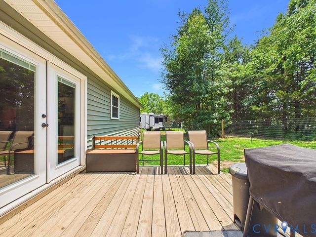 25 Dogwood Ln, Cumberland, VA 23040