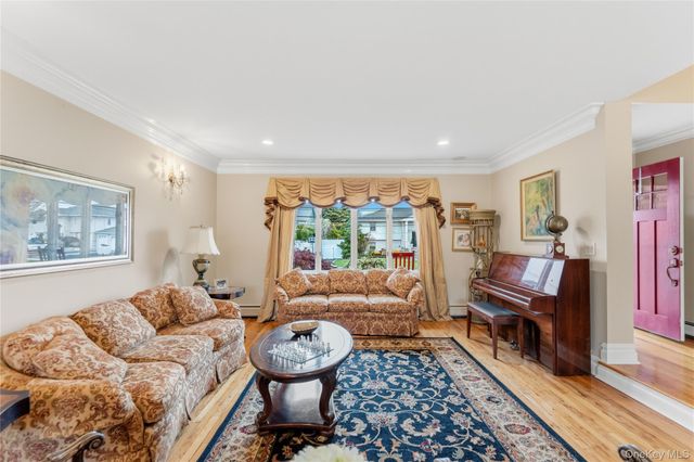 30 Jeanette Drive, Massapequa, NY 11758