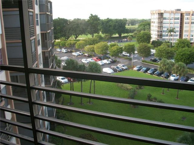 1000 SAINT CHARLES Place 701, Pembroke Pines, FL 33026
