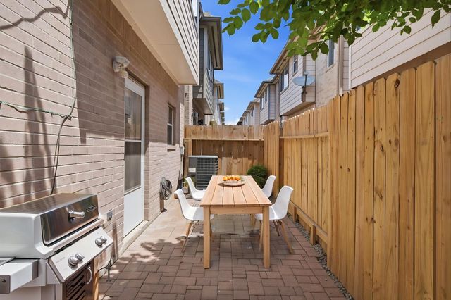 218 Plaza Del Sol Park, Houston, TX 77020
