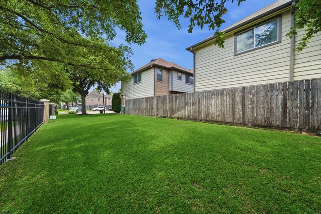 218 Plaza Del Sol Park, Houston, TX 77020