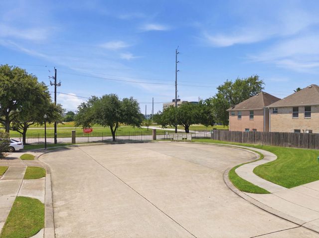 218 Plaza Del Sol Park, Houston, TX 77020