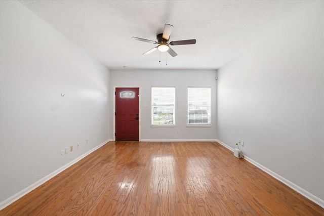 218 Plaza Del Sol Park, Houston, TX 77020