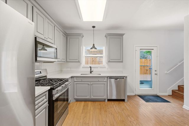 218 Plaza Del Sol Park, Houston, TX 77020
