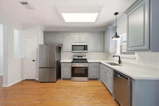218 Plaza Del Sol Park, Houston, TX 77020