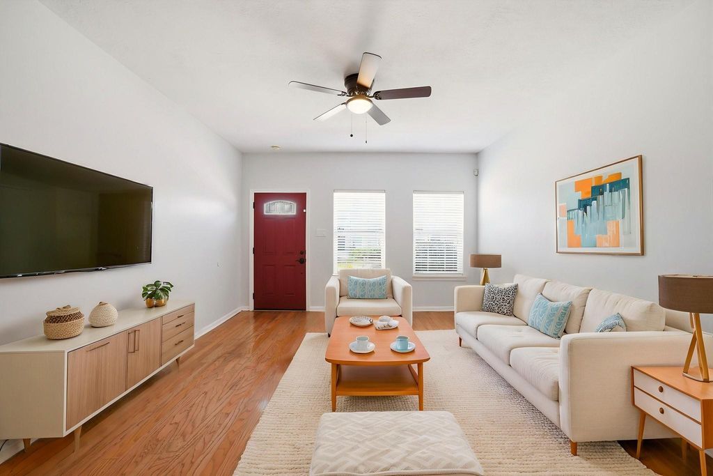 218 Plaza Del Sol Park, Houston, TX 77020