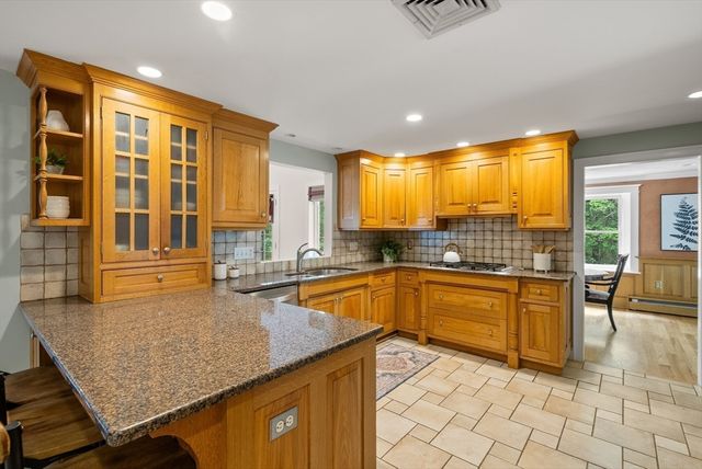 14 Harnden Road, Foxboro, MA 02035