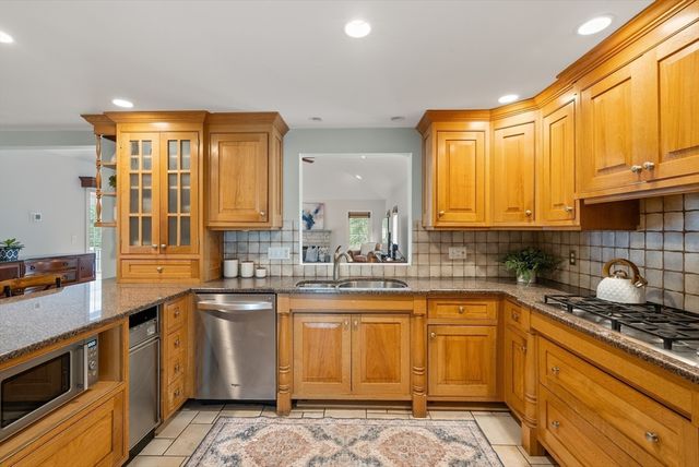 14 Harnden Road, Foxboro, MA 02035