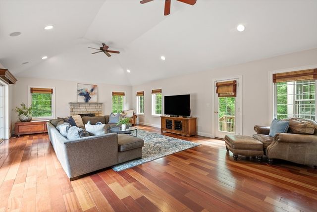 14 Harnden Road, Foxboro, MA 02035