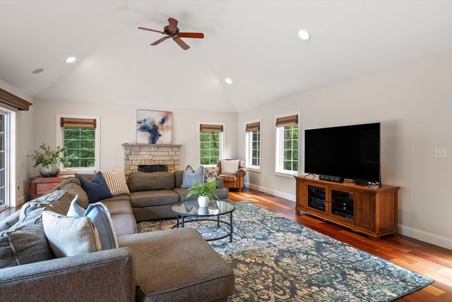 14 Harnden Road, Foxboro, MA 02035