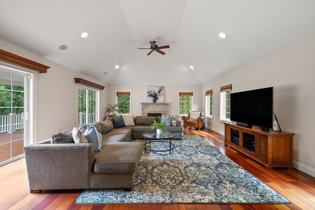 14 Harnden Road, Foxboro, MA 02035