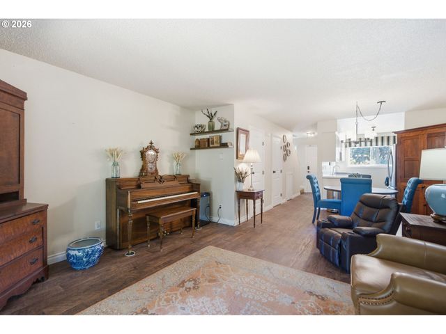 1929 Ne 19TH St, Gresham, OR 97030