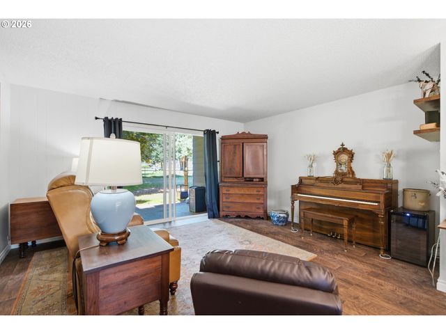 1929 Ne 19TH St, Gresham, OR 97030