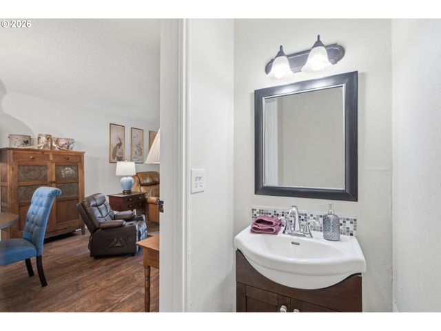 1929 Ne 19TH St, Gresham, OR 97030