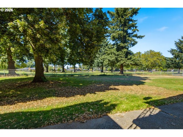 1929 Ne 19TH St, Gresham, OR 97030