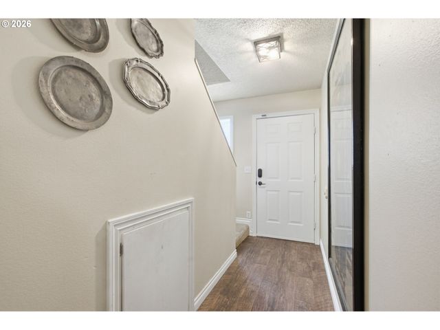 1929 Ne 19TH St, Gresham, OR 97030
