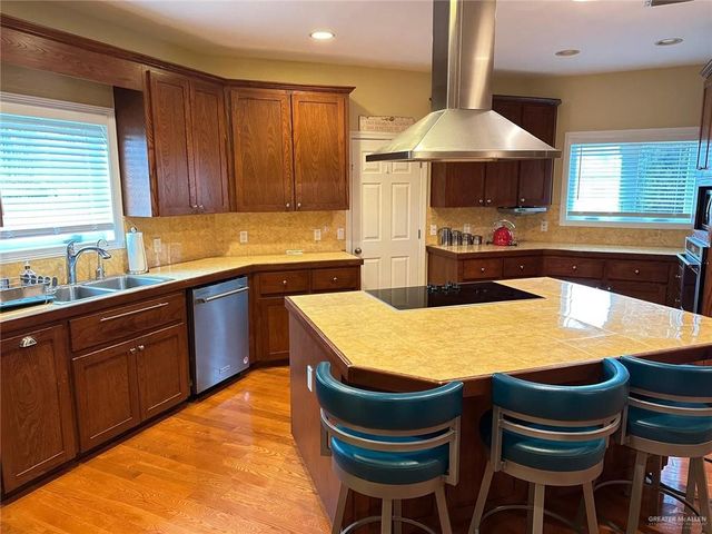 117 Palm Valley Circle, Harlingen, TX 78552