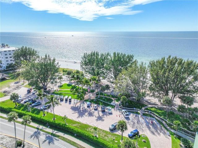 2100 Gulf Shore BLVD N 212, Naples, FL 34102