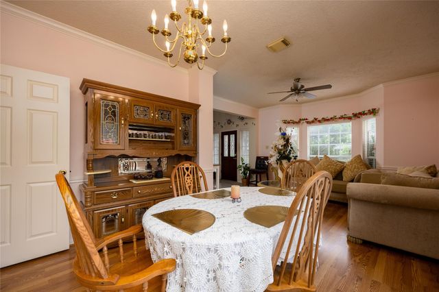 303 Welford Lane, Highlands, TX 77562
