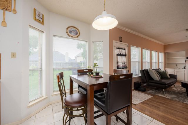 303 Welford Lane, Highlands, TX 77562