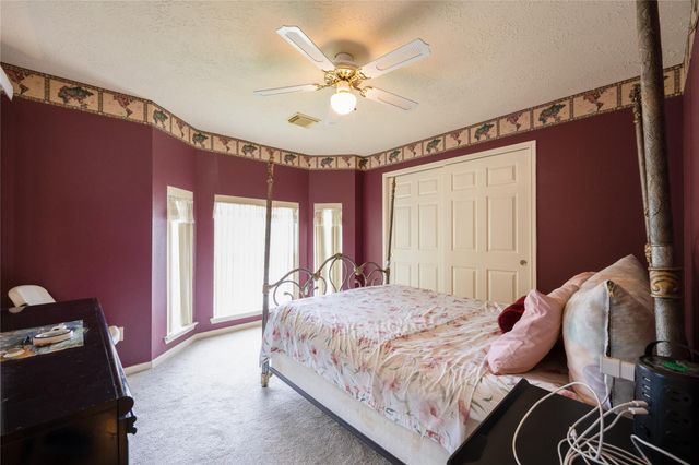 303 Welford Lane, Highlands, TX 77562