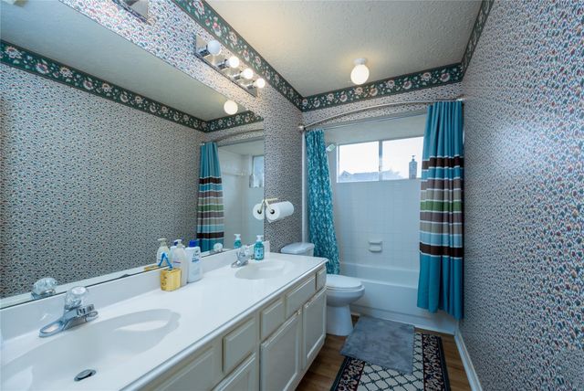 303 Welford Lane, Highlands, TX 77562