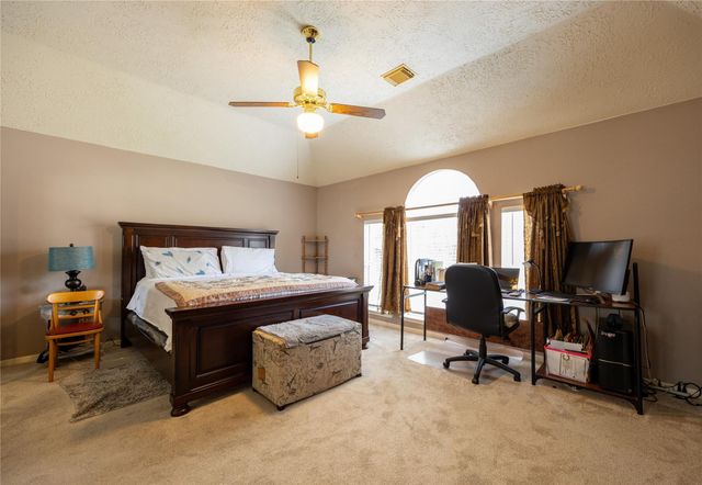 303 Welford Lane, Highlands, TX 77562