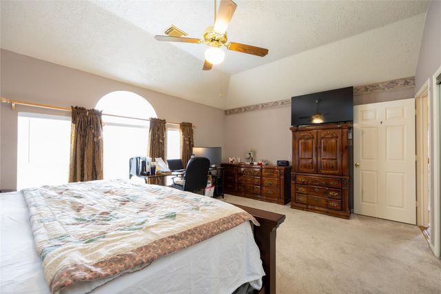 303 Welford Lane, Highlands, TX 77562