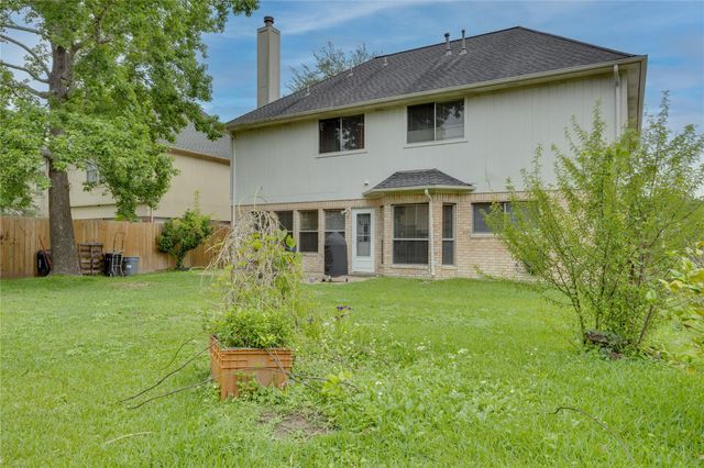 303 Welford Lane, Highlands, TX 77562