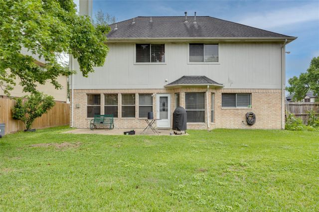 303 Welford Lane, Highlands, TX 77562