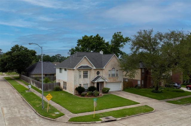 303 Welford Lane, Highlands, TX 77562