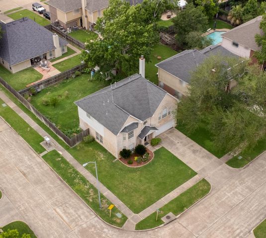 303 Welford Lane, Highlands, TX 77562