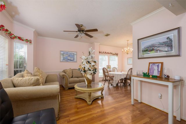 303 Welford Lane, Highlands, TX 77562