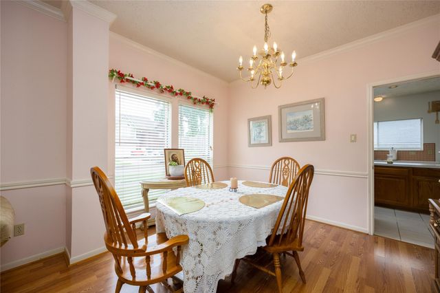 303 Welford Lane, Highlands, TX 77562