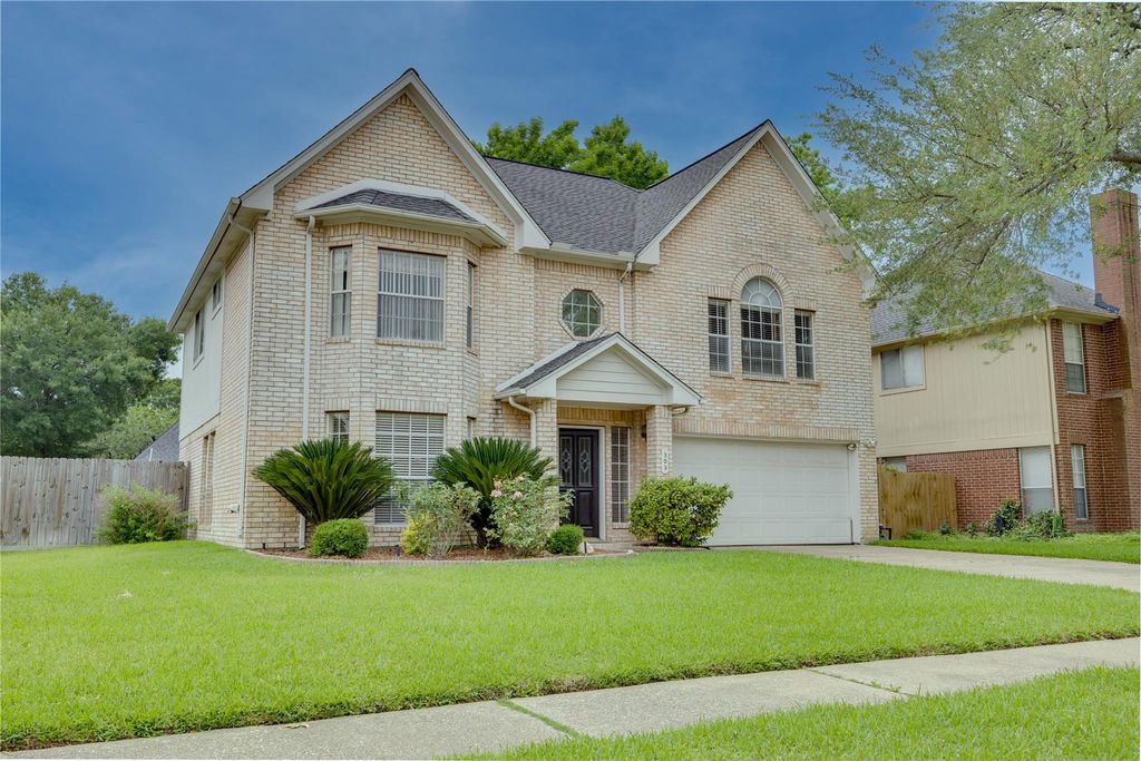 303 Welford Lane, Highlands, TX 77562