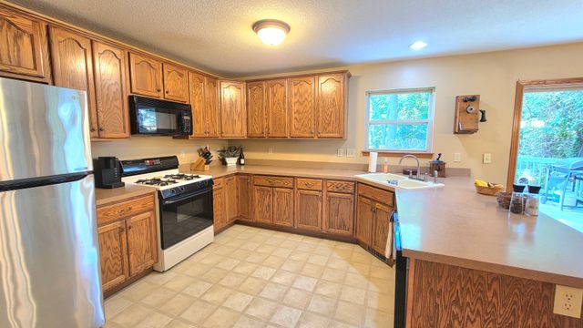 1606 E 5th Street, Coal Valley, IL 61240