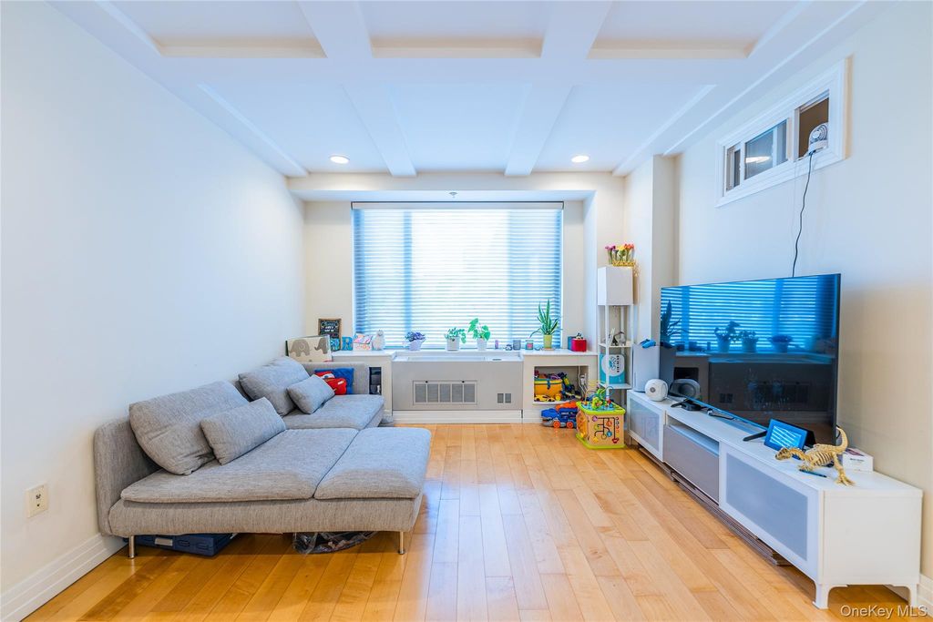 64-05 Yellowstone Boulevard #519, Forest Hills, NY 11375 — photo 2