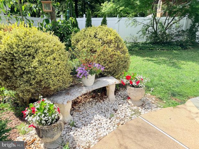 8 POND CIR, Fredericksburg, VA 22407