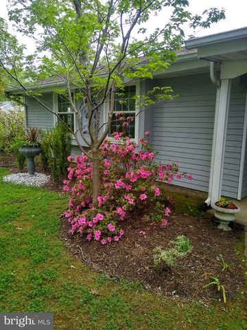 8 POND CIR, Fredericksburg, VA 22407