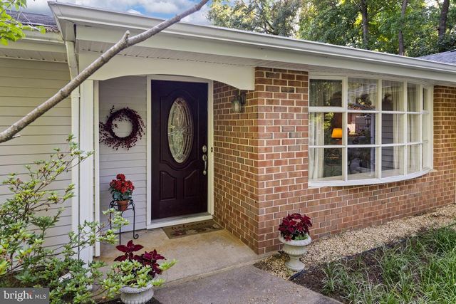 8 POND CIR, Fredericksburg, VA 22407