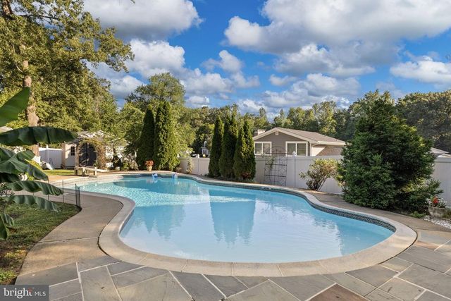 8 POND CIR, Fredericksburg, VA 22407